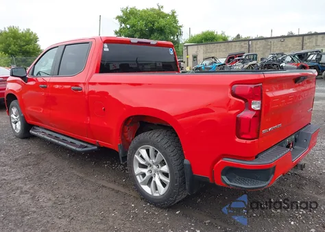 2020 Chevrolet Silverado 1500 4Wd Short Bed Custom/4Wd Standard Bed Custom z USA, uszkodzony, nr VIN 1GCUYBEF4LZ305150